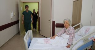 Erzincanlı yaşlı kadın 4 yıldır dinmeyen yüz ağrısından ameliyatsız işlemle kurtuldu