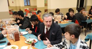 Ağrı Milli Eğitim Müdürü Kökrek, öğrencilerle kahvaltıda buluştu