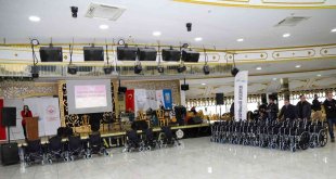 Van'da 60 engelli vatandaşa tekerlekli sandalye hediye edildi