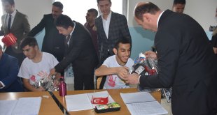Kars'ta engelli öğrencilere oyuncak hediye edildi