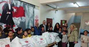 TYSD Van Şubesinden öğrencilere kışlık hediye