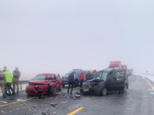 Kars'ta zincirleme kaza: 1'i ağır 3 yaralı