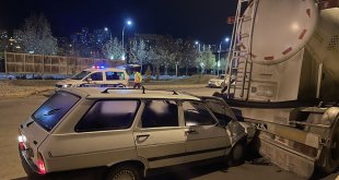 Elazığ'da park halindeki silobasa çarpan otomobilin sürücüsü yaralandı