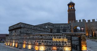 Erzurum Şehir Arşivi ziyaretçilerini sanalda tarih yolculuğuna çıkarıyor