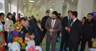 Vali Akbıyık, çocuk oyun merkezini ziyaret etti