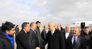 Ulaştırma ve Altyapı Bakanı Karaismailoğlu Ağrı'da