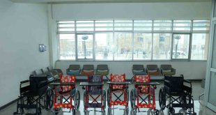Van Büyükşehir Belediyesinden 12 vatandaşa tekerlekli sandalye