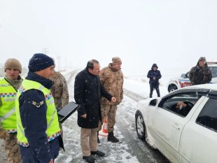 Kaymakam Türker'den sürücülere kar lastiği ve zincir uyarısı