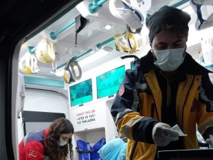 Bitlis'te kar altında hamile kadını kurtarma operasyonu