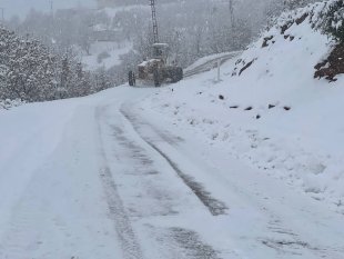Tunceli'de kapalı bulunan 128 köy yolunda çalışma sürüyor