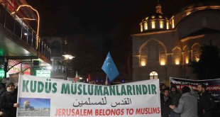 Malatyalılar Kur'an-ı Kerim yakılmasını protesto için yürüdü