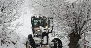 Malatya'da 2 bin 500 personel, 300 araçla karla mücadele