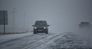 Ardahan, Tunceli ve Kars'ta kar ulaşımı aksattı