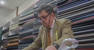 70 yaşındaki terzi Hıdır ustanın meslek aşkı hayran bırakıyor