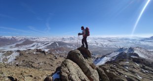 Van'da dağcılar 2 bin 733 rakımlı Alikelle Dağı'na tırmandı