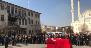 Vefat eden Iğdır eski belediye başkanı için belediye önünde tören düzenlendi