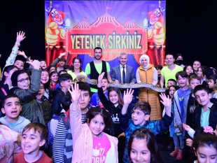 Yeşilyurt'ta çocuklara karne hediyesi