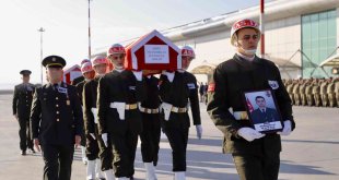 Şehit olan askerlerin cenazeleri Ağrı'dan memleketlerine uğurlandı