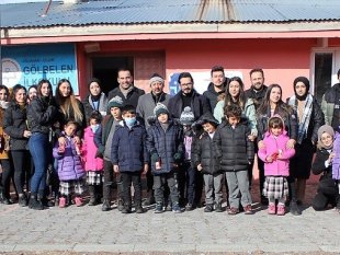 Sosyal bilimler öğrencileri minikleri kucakladı