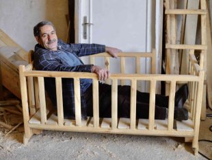 Eskiyi yeniye uyduran marangoz yıllara meydan okuyor