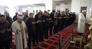 Yüksekovalılar İsveç'te Kur'an-ı Kerim'i yakan Rasmus Paludan'ın çirkin eylemine karşı sabah namazında dualarla tepki gösterdiler