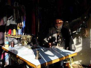 Dede yadigarı saraçlık mesleğini yarım asrı aşkındır sürdürüyor