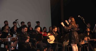Kars'ta Türk Müziği Korosu dinletisi yoğun ilgi gördü