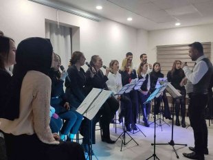 Erzurum'da 'Şarkılar bizi söyler biz de şarkı söyleriz' konseri beğeniyle izlendi