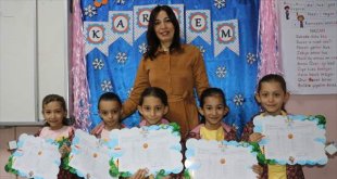 Ağrılı beşiz kızlar ilk karnelerini aldı