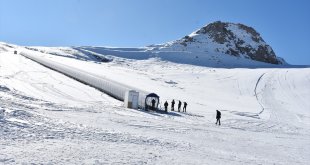 Hakkari'deki 2 bin 800 rakımlı kayak merkezi tek pistte sezonu açıyor
