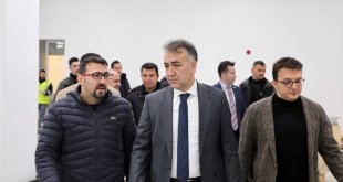 Bitlis Valisi Çağatay, tekstil fabrikasında incelemelerde bulundu