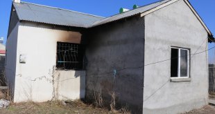 Ağrı'da yangın çıkan ev kullanılamaz hale geldi