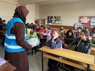 Ağrı'da minik eller üşümeyecek