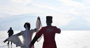 Çıldır Gölü üzerinde Kafkas gösterisi