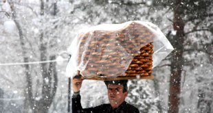 Simitleriyle çeyrek asırdır ekmek mücadelesi veriyor