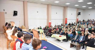 Erzincanlı minik öğrenciler bilgide yarıştı