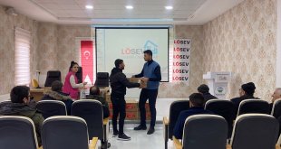 Muş'ta kanser hastalarına gıda yardımı