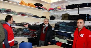 Hakkari Kızılay Şubesi, üniversitede butik giyim mağazası açtı