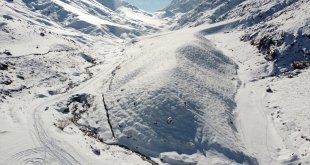 Van'da dağcılar, Erek Dağı'nda buz tutan Sütun Şelalesi'ni inceledi