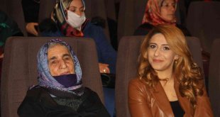 90 yaşında ilk kez AVM ve sinemaya gitti, o anlar tebessüm ettirdi