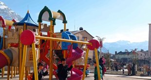 Karsız ocak ayında güneş keyfi