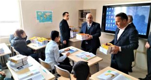 Sınava hazırlanan öğrencilere kitapları ücretsiz