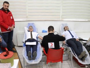 Ağrı Tarım ve Orman Müdürü Engin Kızılay'a kan bağışında bulundu