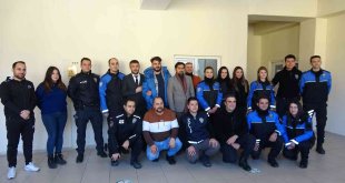 Yüksekovalı Polisler 'Özel gereksinimli çocuklara' müzik ziyafeti verdi