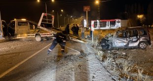 Ardahan'da otomobil ile kamyonetin karıştığı kazada 1 kişi yaralandı