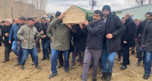 Kars'ta servisin devrilmesi sonucu hayatını kaybeden öğrencinin cenazesi toprağa verildi