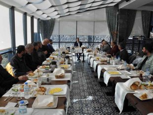 Vali Öksüz, gazetecilerle bir araya geldi