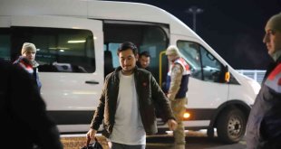 Ağrı'da 138 Afgan göçmen, ülkelerine gönderildi