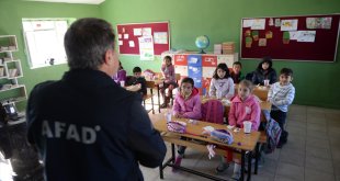 Bingöllü köy çocuklarına 'hamburgerli afet eğitimi' veriliyor