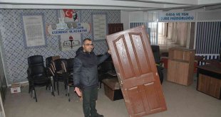 Bitlis Gazeteciler Cemiyeti'nin çalınan eşyaları ve kapısı bulundu
